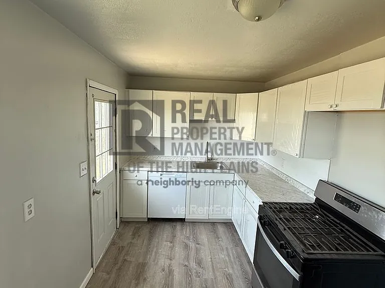 3006 N Vernon St — Photo 3