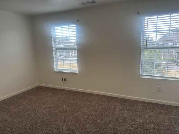 5th image of 131 Cecil Rd