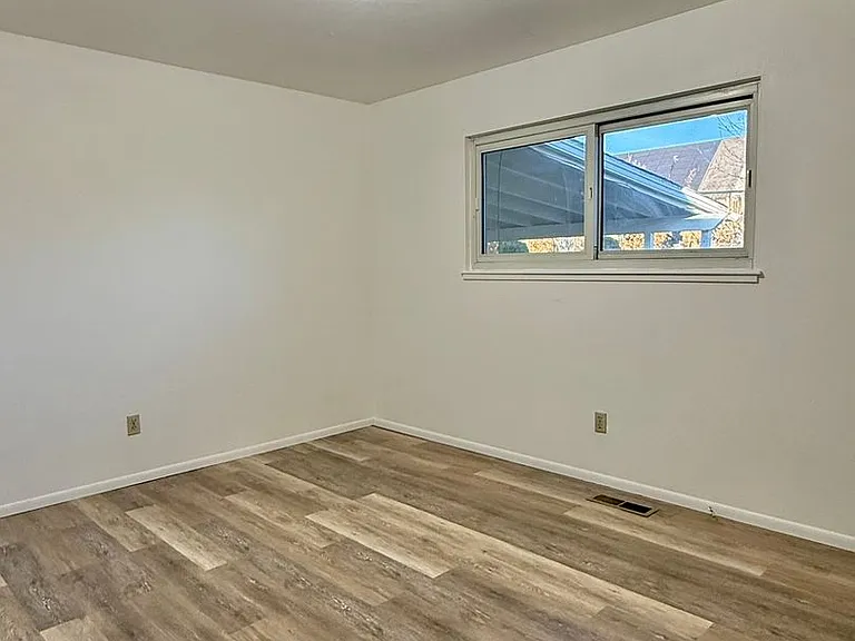 2905 Scholl Dr — Photo 9