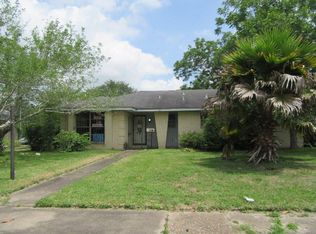 7803 Red Robin Ln, Houston, TX 77075