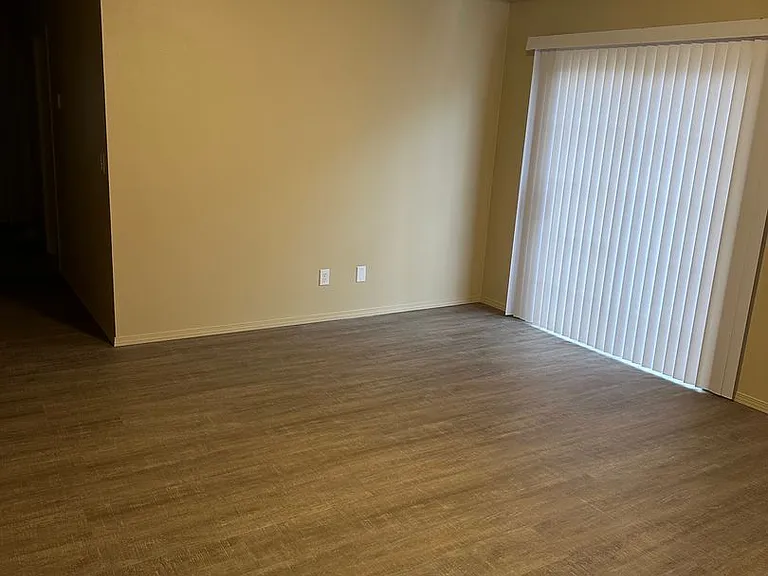 142-144 Northaven St — Photo 3