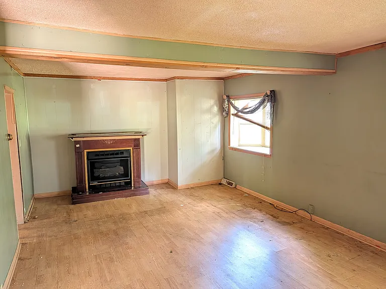 1110 Roemer Blvd — Photo 5
