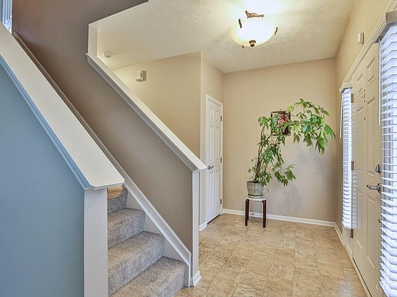 2nd image of 6572 Ashmont Pl