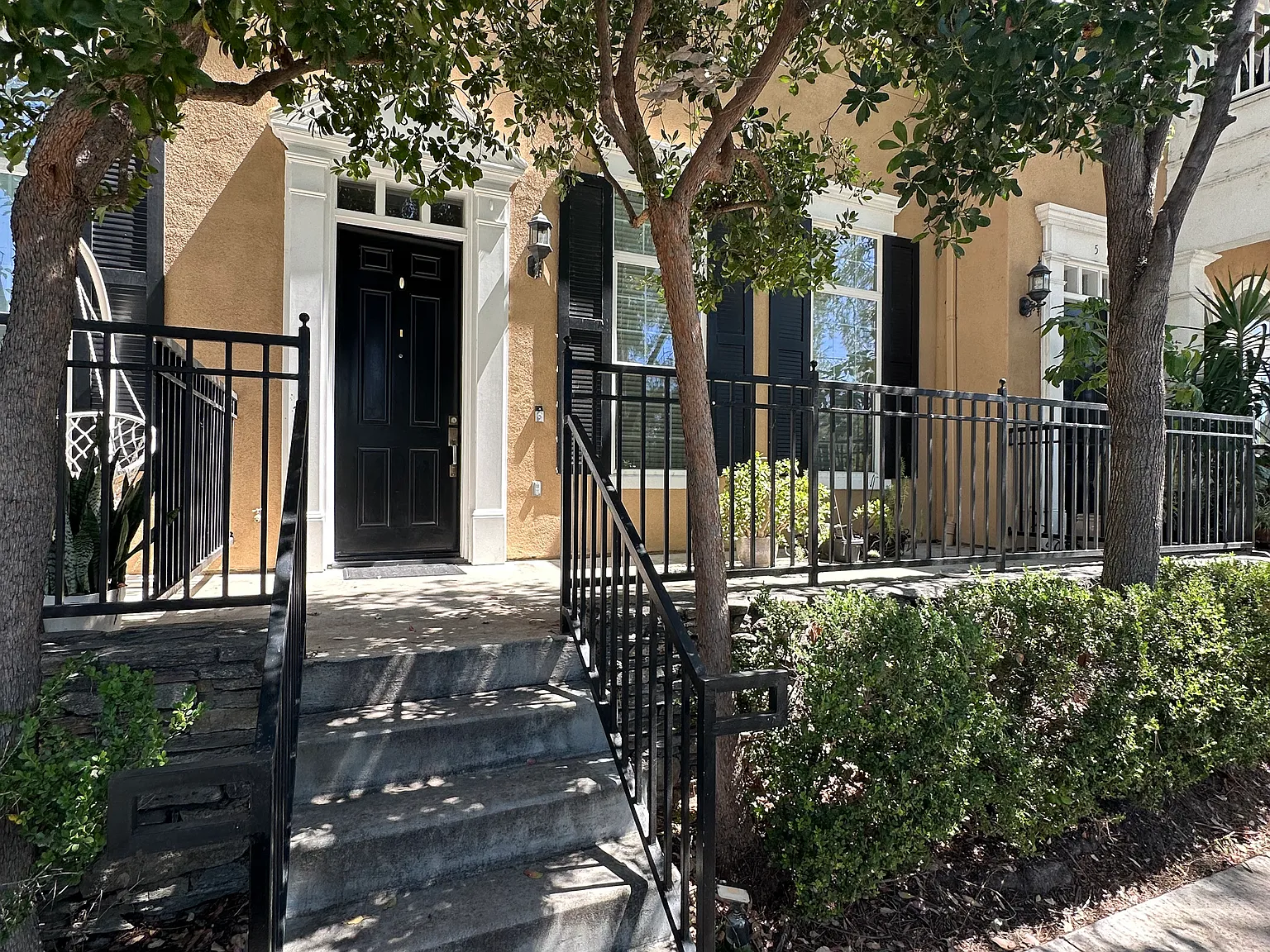 3 bed, 1499 sqft, $3,745 — Photo 2