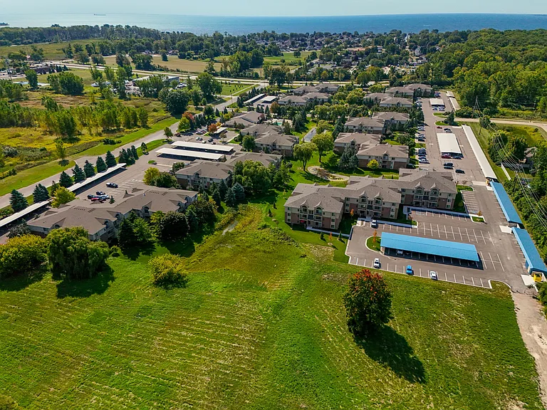 New Apartments for Rent at Prentiss Pointe Apartments in Harrison Township
