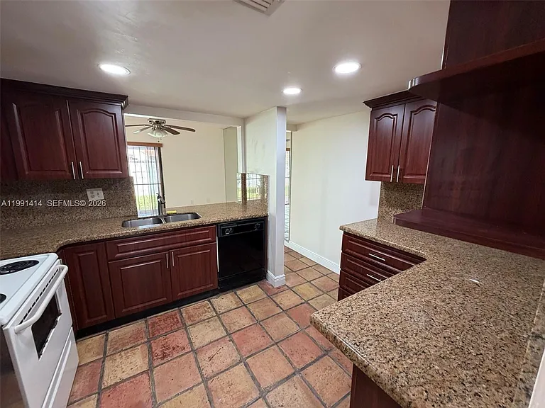 1221 SW 124th Ct #26 — Photo 7