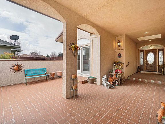3rd image of 1179 Woodfords Ln