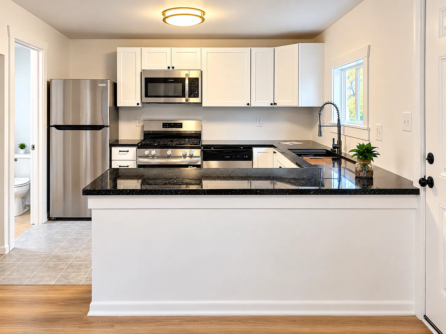 3 bed, 1165 sqft, $2,500 — Photo 3