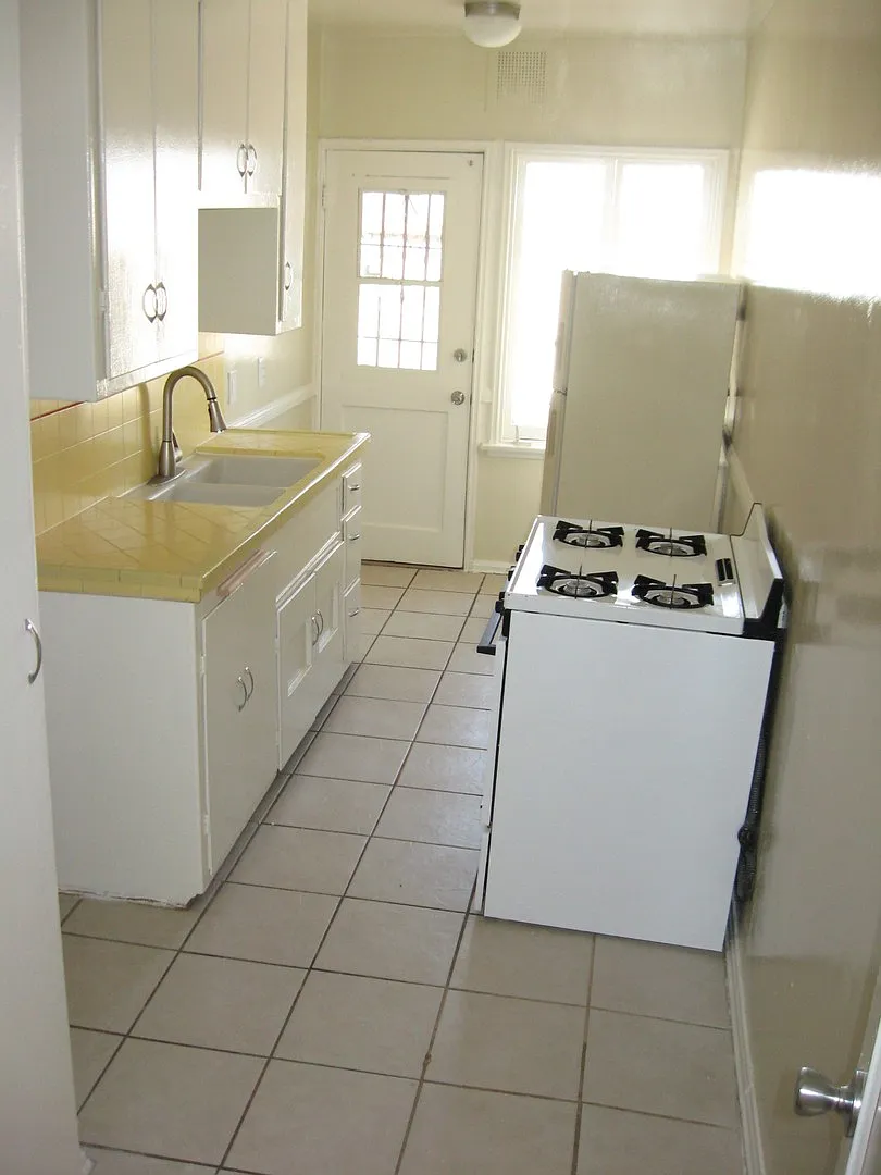 Beverly / Sycamore - E.E Separate Prop Tr. — Photo 2