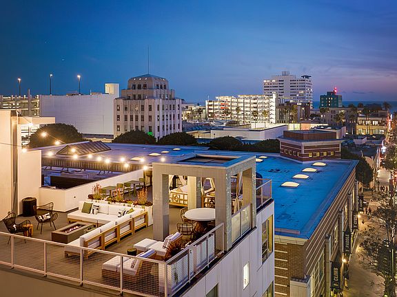 Captivating Panoramas: Panoramic Views of Riva Santa Monica