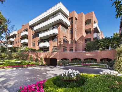 200 N Swall Dr Unit 403, Beverly Hills, CA, 90211