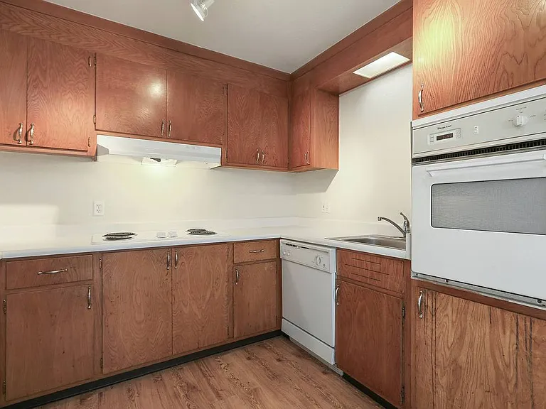 The Waterfront Apartments — Photo 5