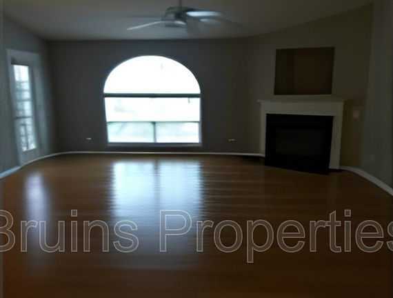 3rd image of 6118 Hedgecock Cir APT 3B