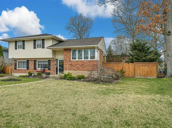 5 Cynthia Lane, East Islip, NY 11730