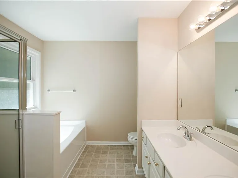 1005 Landover Xing — Photo 31