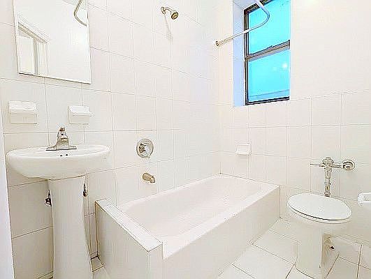 4th image of 251 W 93rd St APT 2C