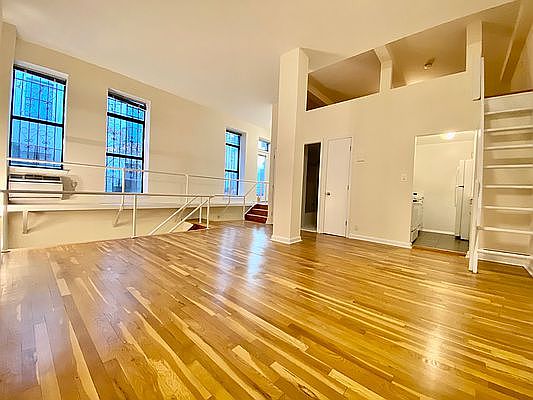 2nd image of 201 E 12th St APT 103