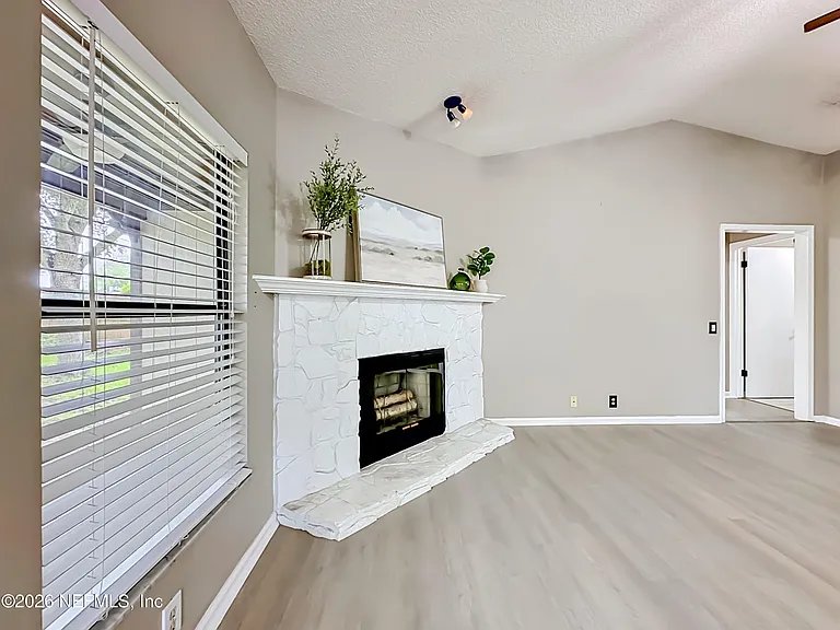 341 Hickory Hollow Dr N — Photo 7