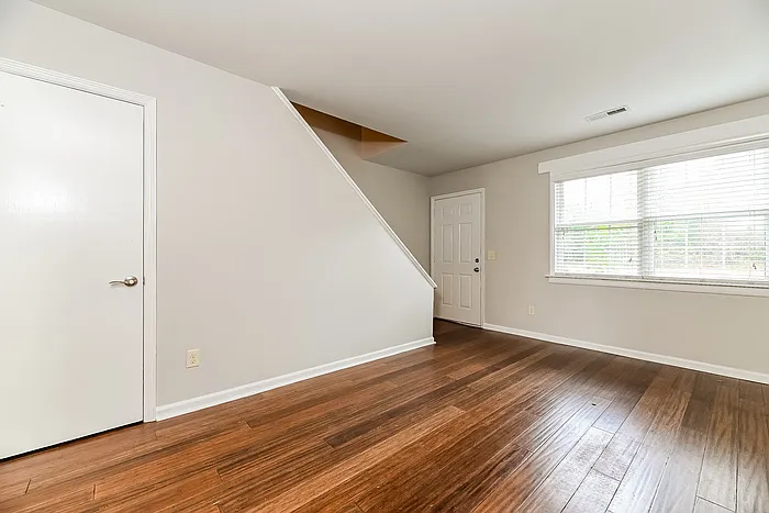2 bed, 1.5 bath, 900 sqft, $2,025 — Photo 4