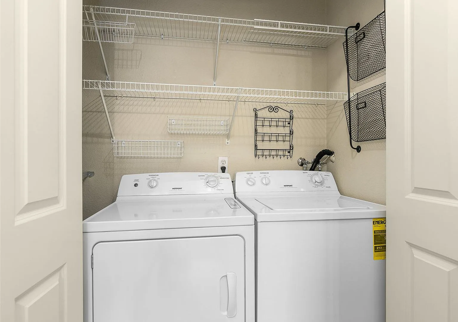 $500 Off First Month's Rent Kirkland 2BR/1.5BA Condo w/ In-Unit W/D & Assigned Parking — Photo 4