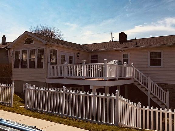 3rd image of 413 Pinehurst Rd