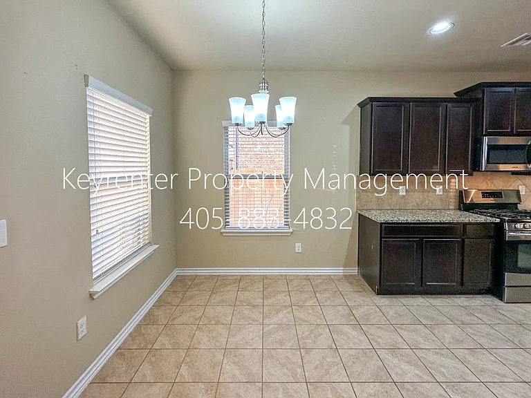 2409 Rosa Cir — Photo 25