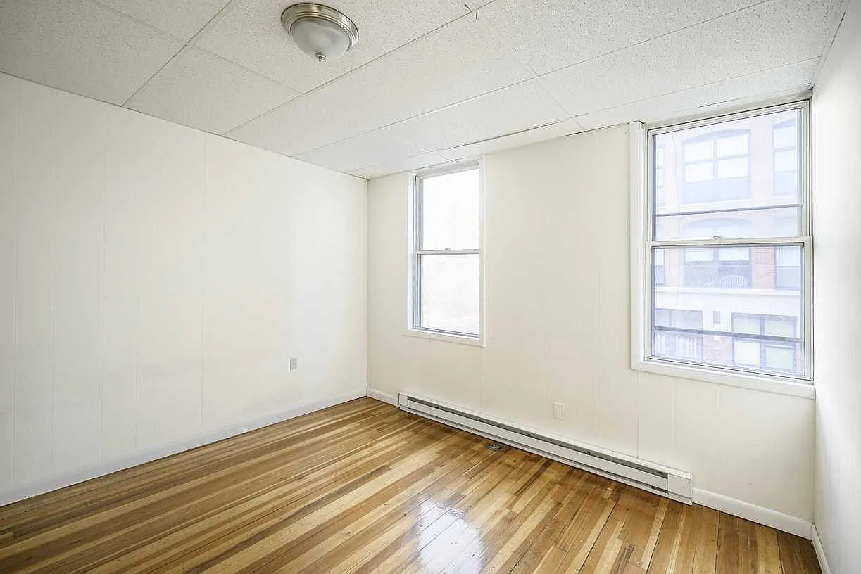 4 bed, $3,200 — Photo 3