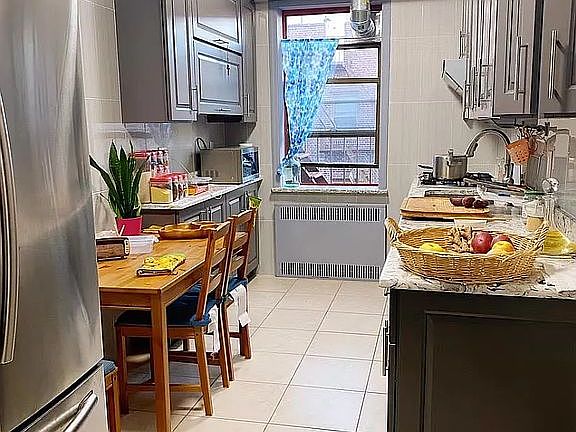 5th image of 14480 Sanford Ave APT 6F