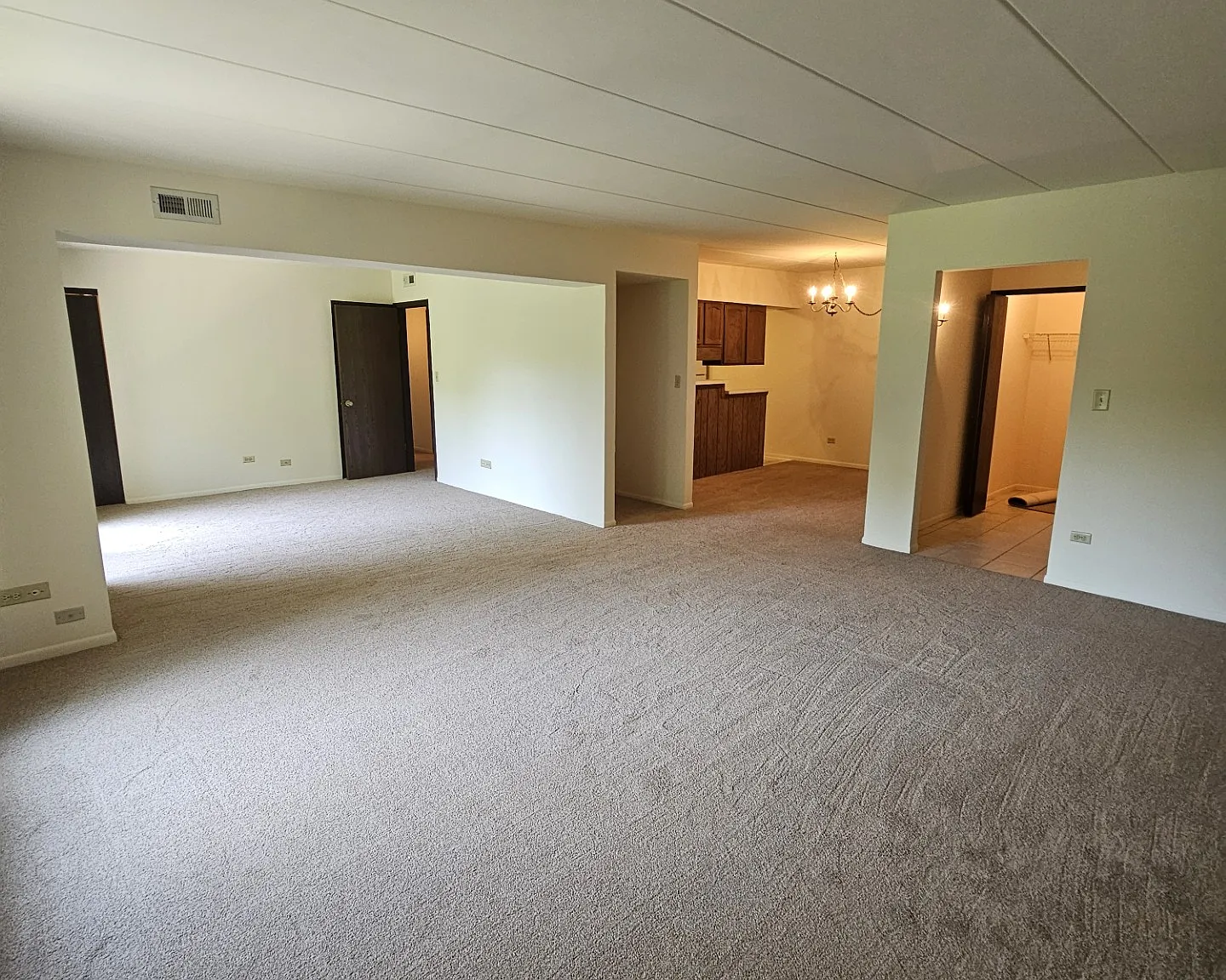 2 bed, 1330 sqft, $1,390 — Photo 3