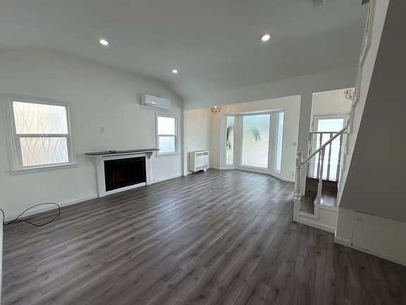 4th image of 1110 Mira Mar Ave #A