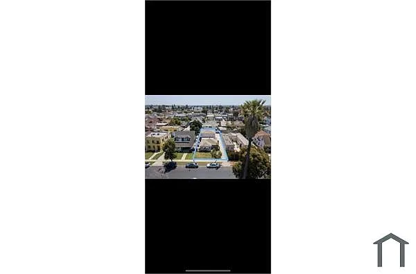 Building Photo - 1100 W 39th Pl