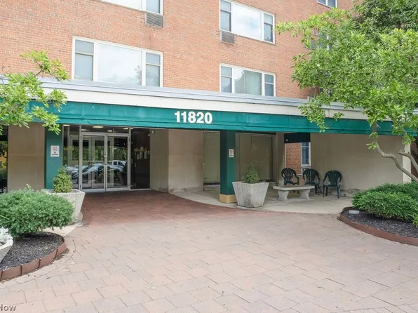 11820 Edgewater Dr APT 110, Lakewood, OH 44107