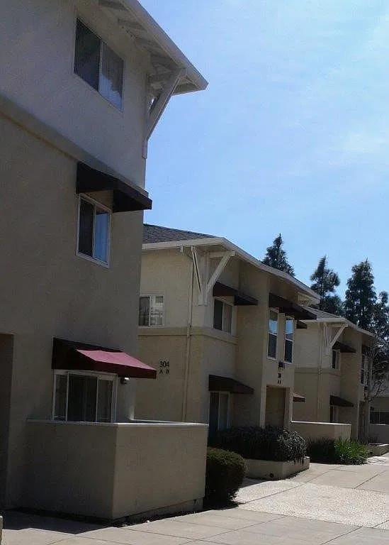 2 bed, 945 sqft, $2,054 — Photo 4