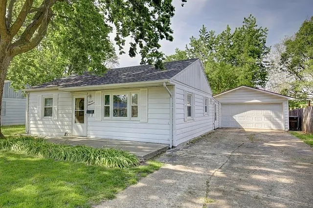 1117 Bel Aire Dr photo 1