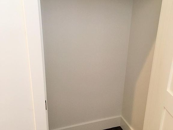 5th image of 127 Halsey St