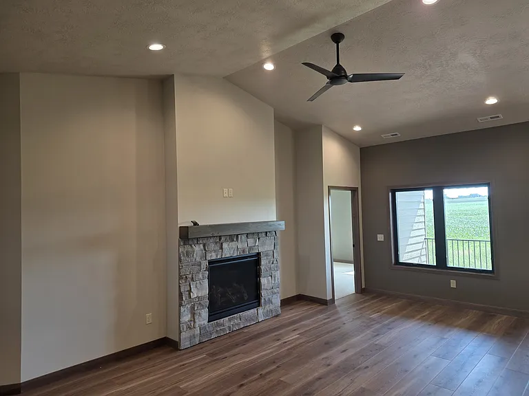 414 N Almond Ave — Photo 10