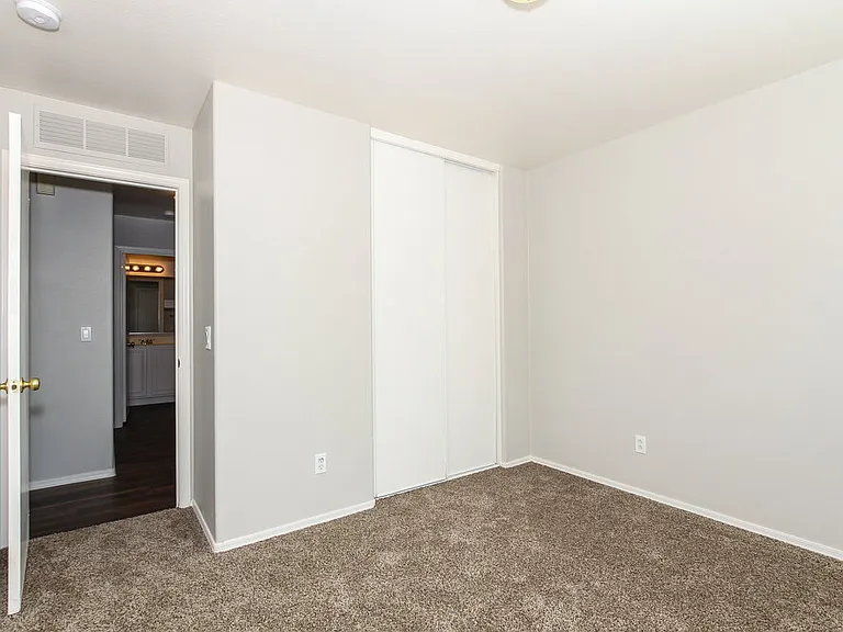 11502 W Corrine Dr — Photo 10