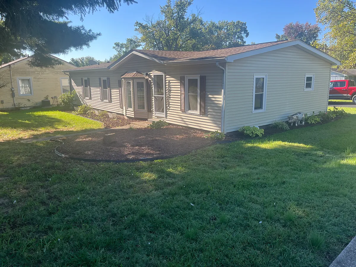 Building Photo - 3900 Rainbow Dr