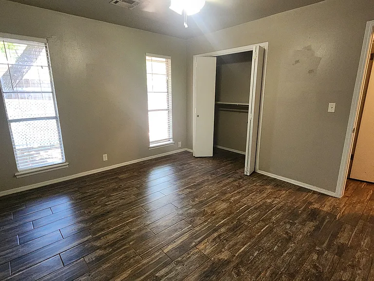 3824 N Monroe St — Photo 8