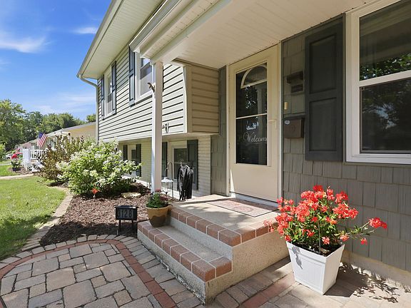3rd image of 3128 Somerset Dr