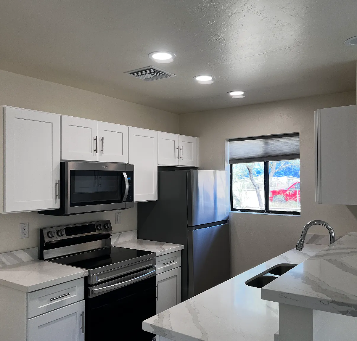 Remodeled 3BR — Photo 4