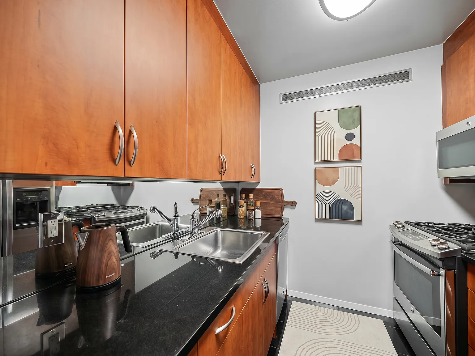 420 East 61st Street — Photo 3