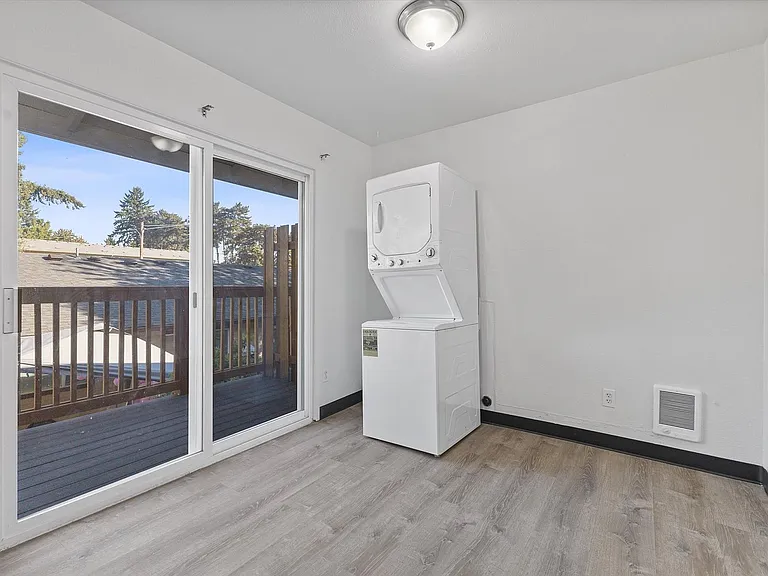 Green Tree Apartments — Photo 27