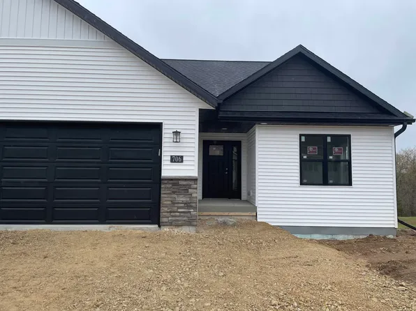 714 N Main St #8, Fall River, WI 53932