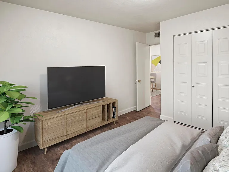 Westport Edge Apartments — Photo 11
