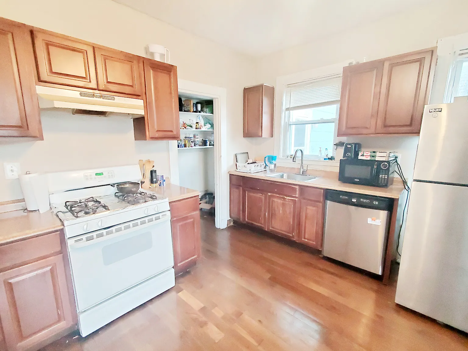 77 Walnut St — Photo 3