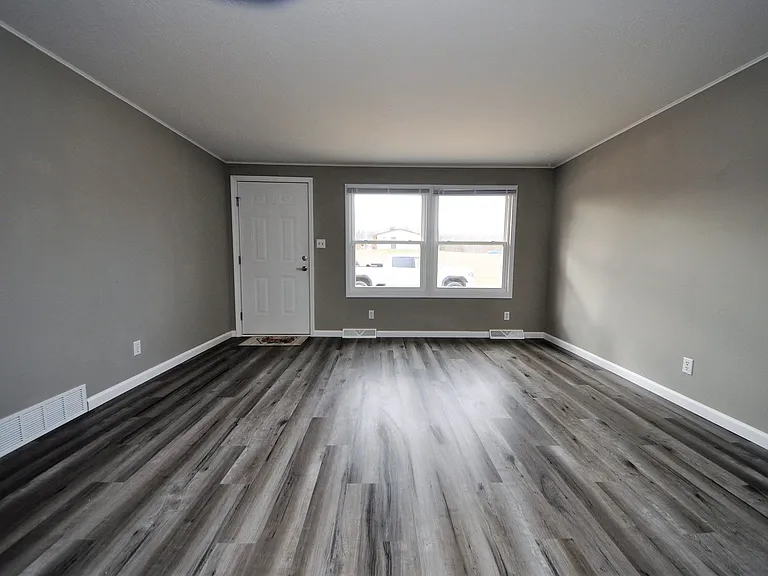 313 Granada Dr — Photo 9