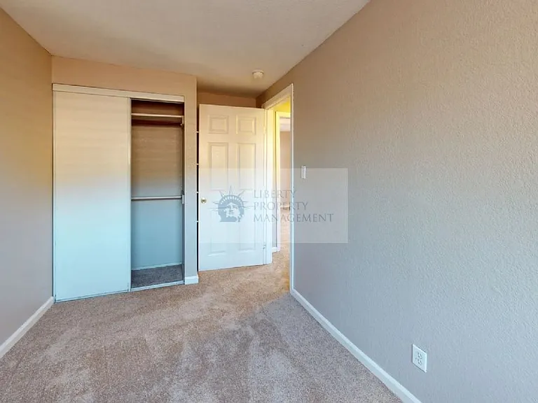 34 E 4th St #B — Photo 4