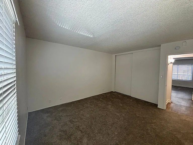 University Terrace Apartments — Photo 15