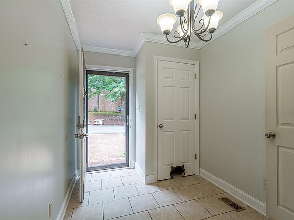 4th image of 220 Woodcastle Dr